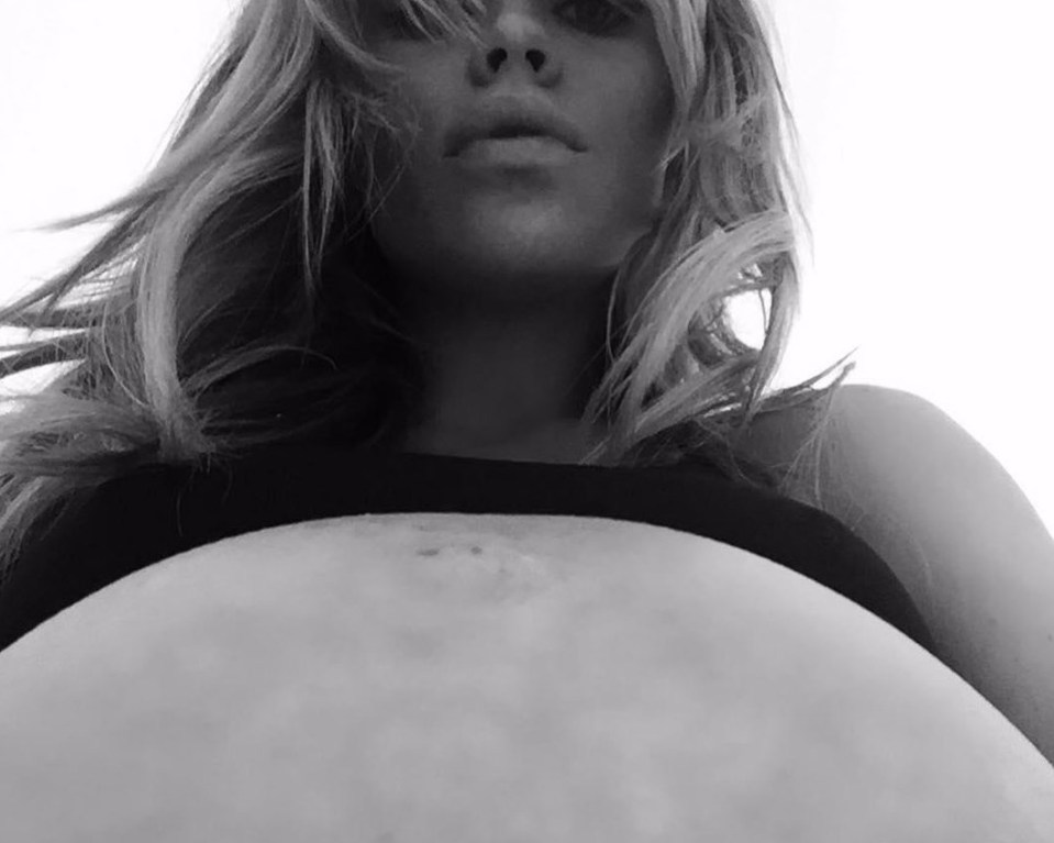 Abbey showed off her baby bump on Instagram