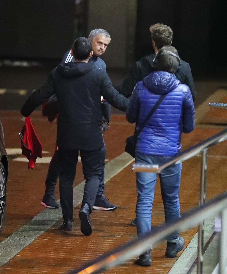  Mourinho was approached by the reporters when he arrived at the hotel