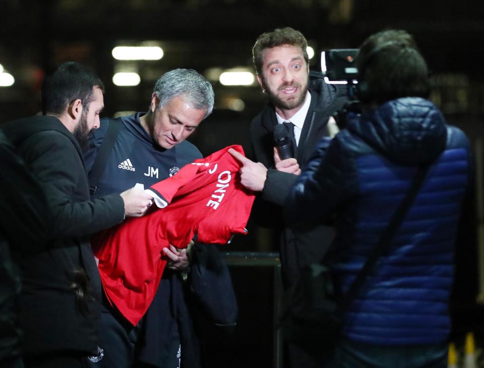  Mourinho was asked to sign a Man United shirt with Antonio Conte written on the back