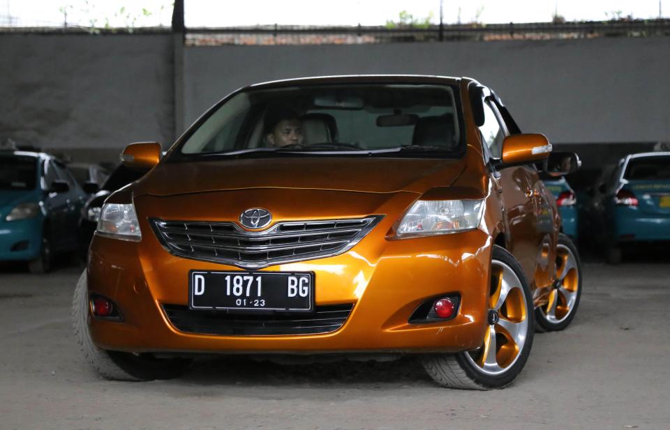  Two Toyota Limbos were cut in half and welded together