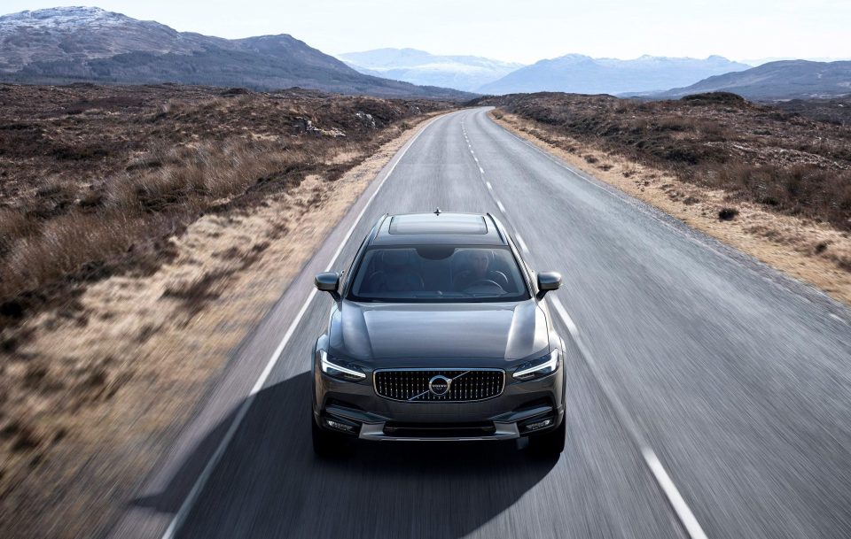  Volvo's V90 Cross Country is posher than ever