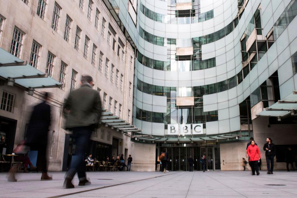  The Beeb is capping newsreaders' pay. . .  at a jaw-dropping £320,000