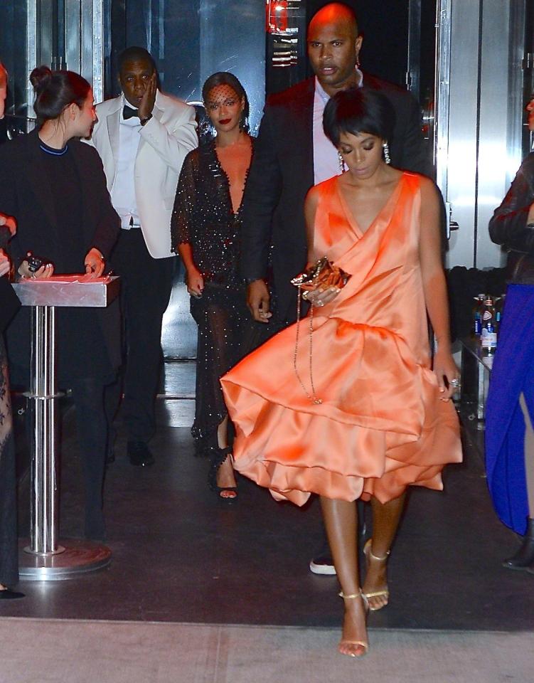  Solange famously lashed out at Jay Z in a lift after the 2014 Met Gala while Beyonce just stood there