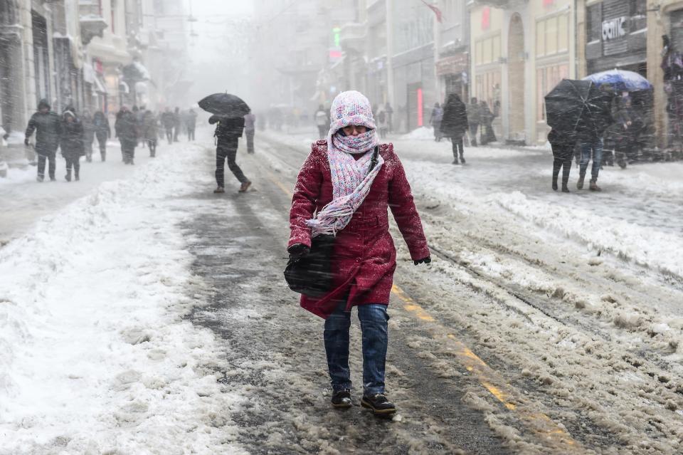  'Walking like a penguin' could keep Brits upright during the snow storm this week