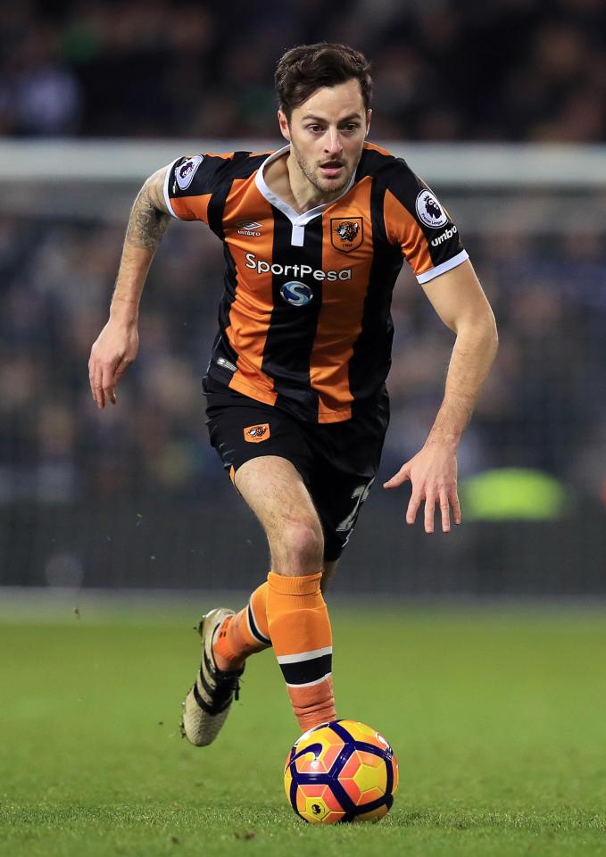 Hull City midfielder Ryan Mason has announced his retirement