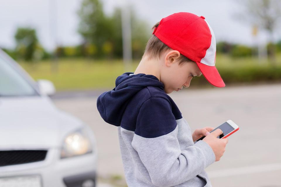  MPs are asking children, teachers and parents to submit their stories of how social media and smartphones have impacted them.