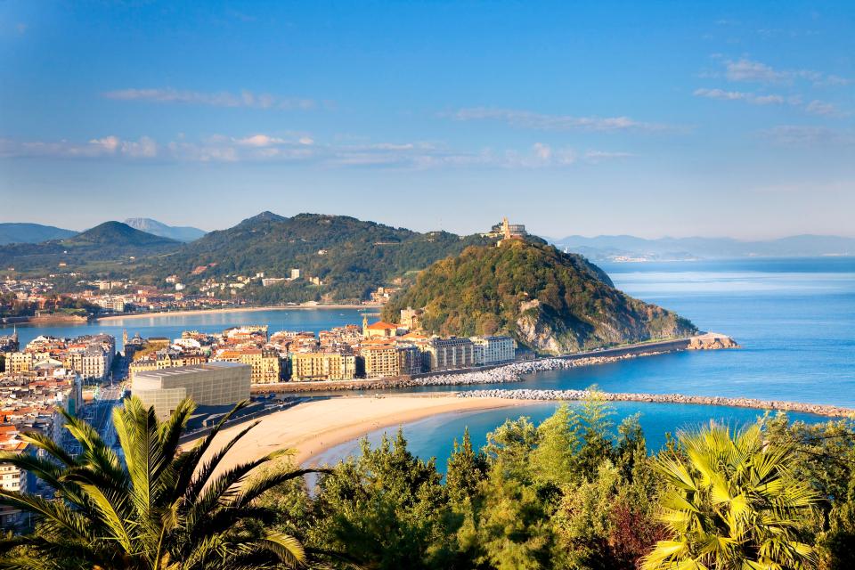  San Sebastian's spectacular La Concha Bay