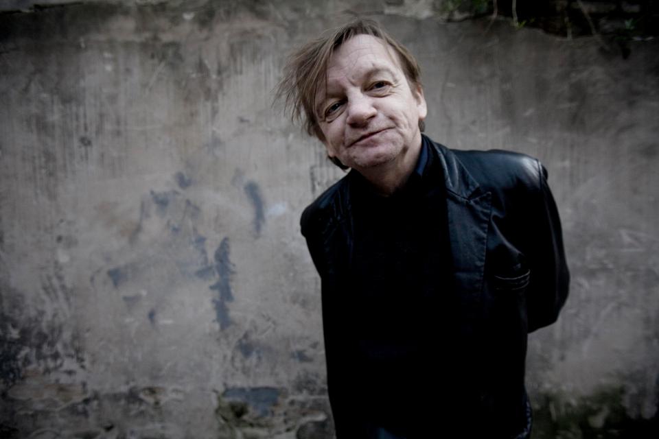  The Fall singer, Mark E Smith continued to tour with the band whilst undergoing harsh treatment for lung and kidney cancer