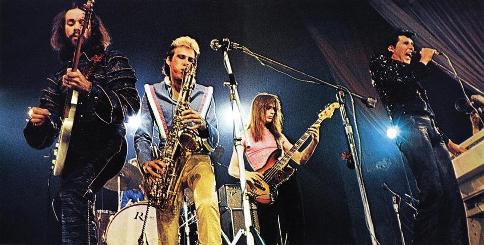  Manzanera forged a reputation for sleek, daring, spontaneous contributions to Roxy Music and was perfectly suited to groundbreaking 'avant-rock'