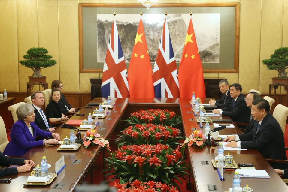  On the second day of Theresa May's visit, they held discussions in the Diaoyutai Guesthouse in Beijing