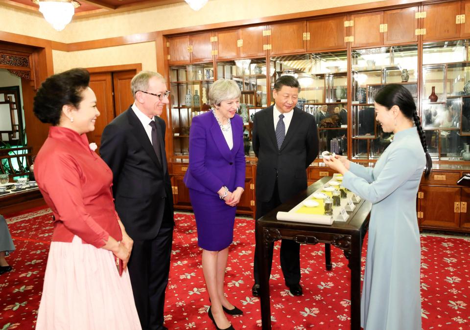  Theresa May and her husband Philip have afternoon tea with Chinese President Xi Jinping