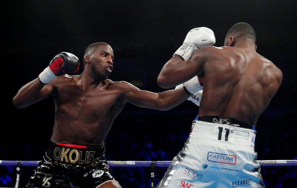  Lawrence Okolie started the fight off in blistering fashion against Isaac Chamberlain