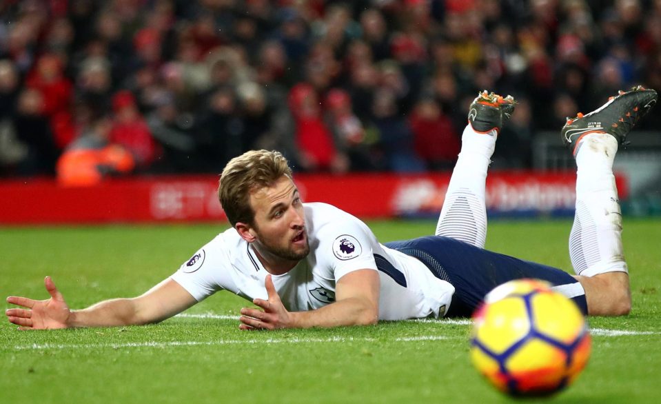  Harry Kane looked to have been brought down by Loris Karius for Tottenham's first penalty