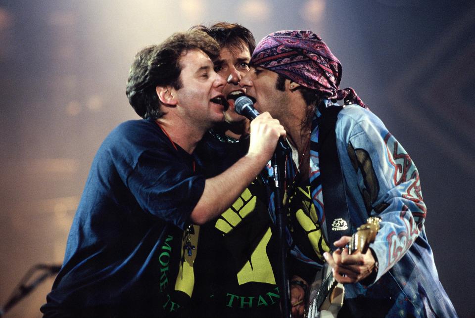  Jim Kerr and Charlie Burchill with Little Steven at a concert celebrating the release of Nelson Mandela from prison