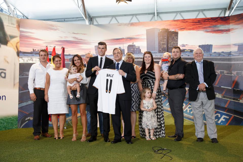  Gareth Bale was surrounded by his family when he signed for Real Madrid back in 2013