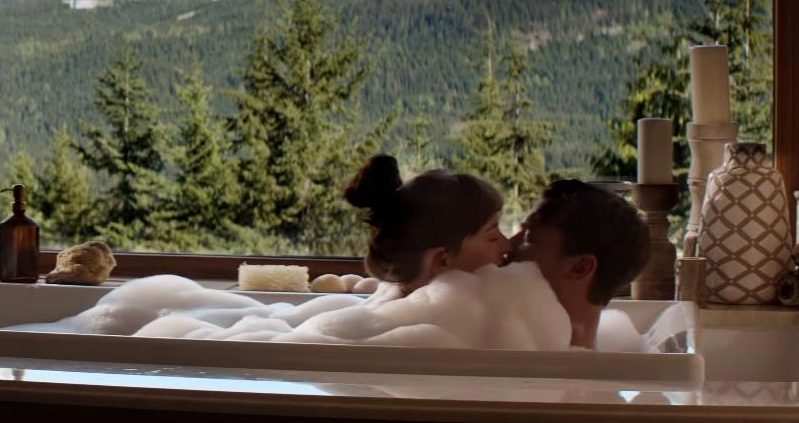  The couple bath together... but we dont see it go further