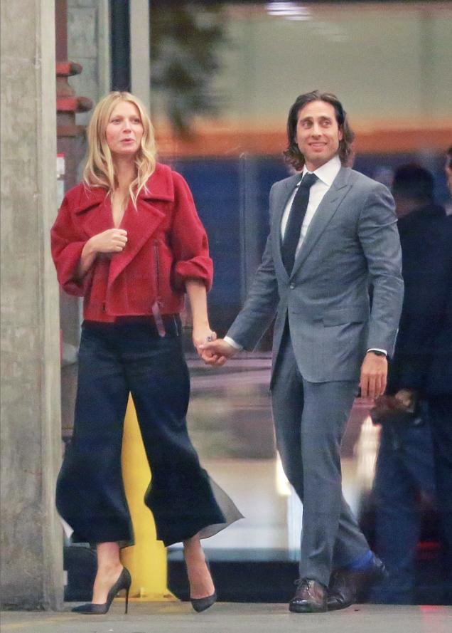  Gwyneth arrives at the party with fiance Brad Falchuk