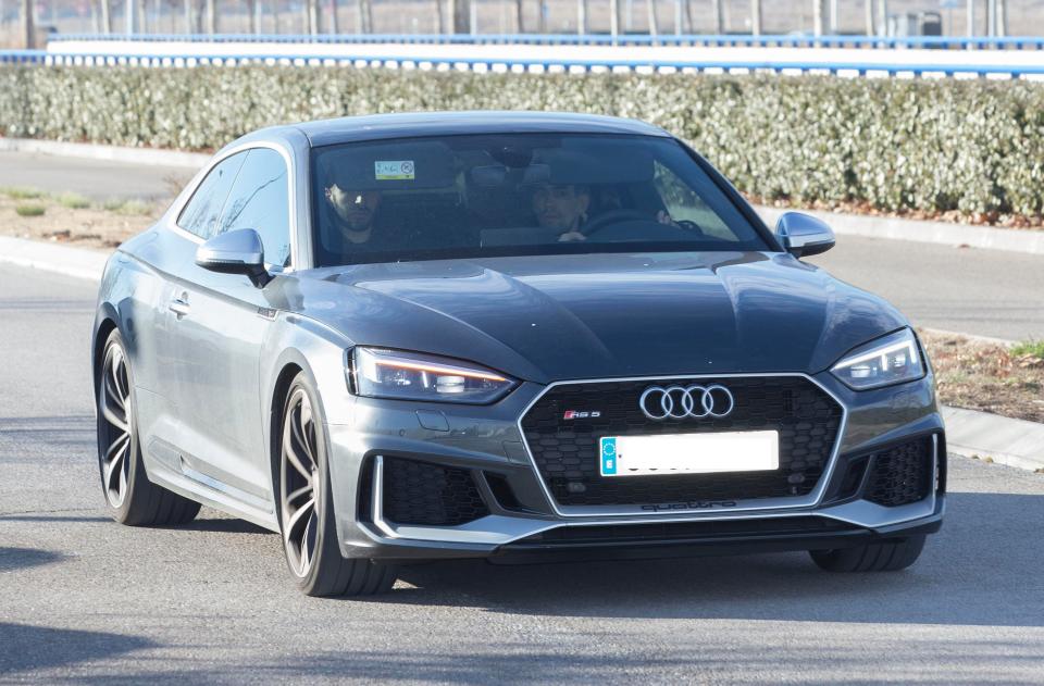  Karim Benzema prefers to take the passenger seat in this grey Audi RS5