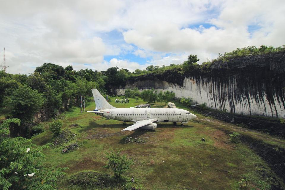  Nobody knows where the plane came from