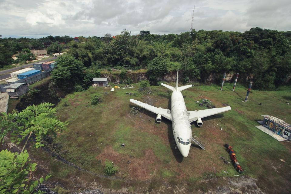  This Boeing 737 plane in a field in Bali has turned into a tourist attraction