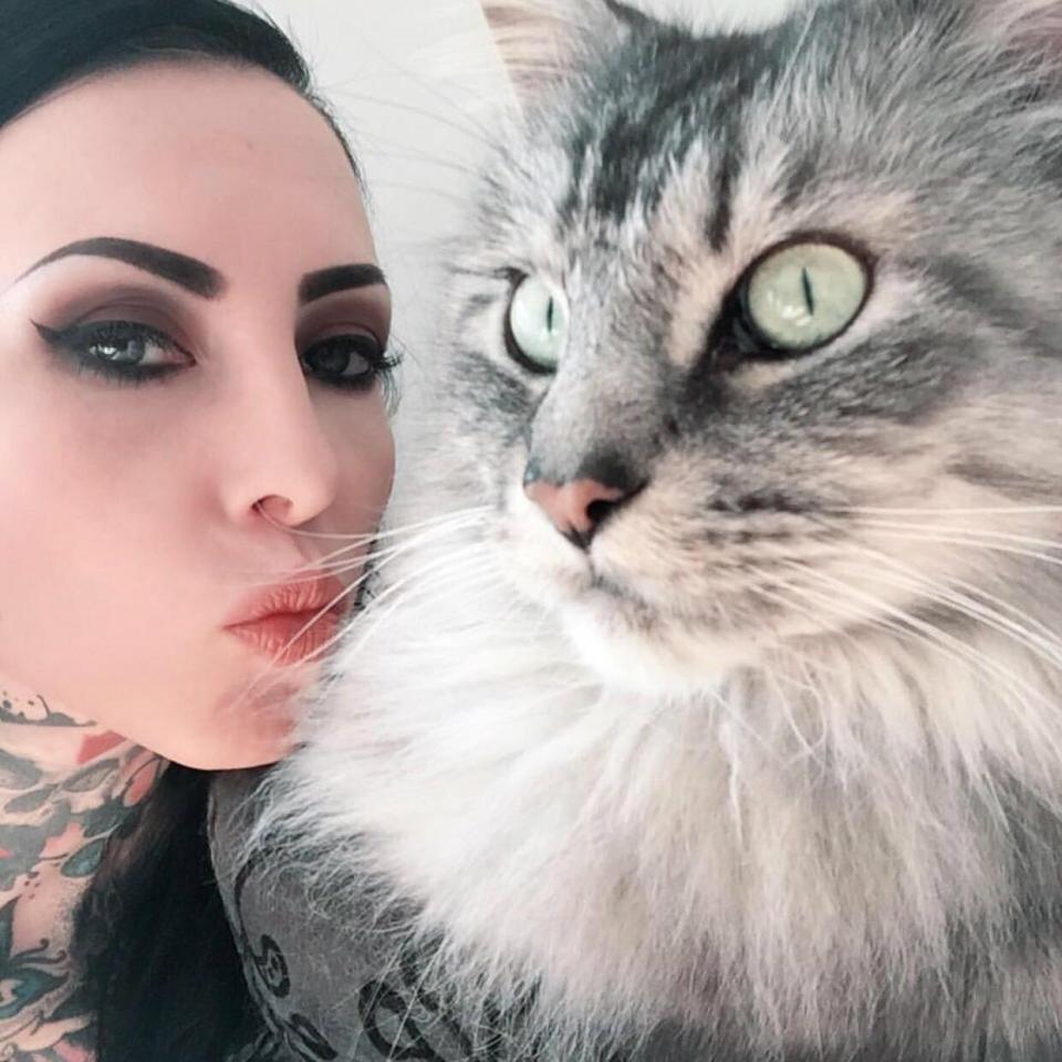  Model Kathrin Toelle, 38, got a tattoo made with ink from her beloved moggie Gizmo