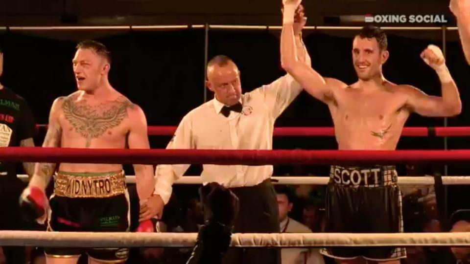  Scott Westgarth, right, passed away after defeating Dec Spelman, left, on points on Saturday night