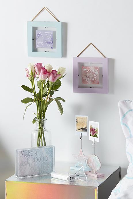  Photo frames and photo clips are included in the range