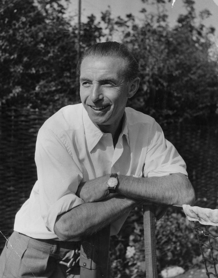  Stanley Matthews was the first stylish British footballer