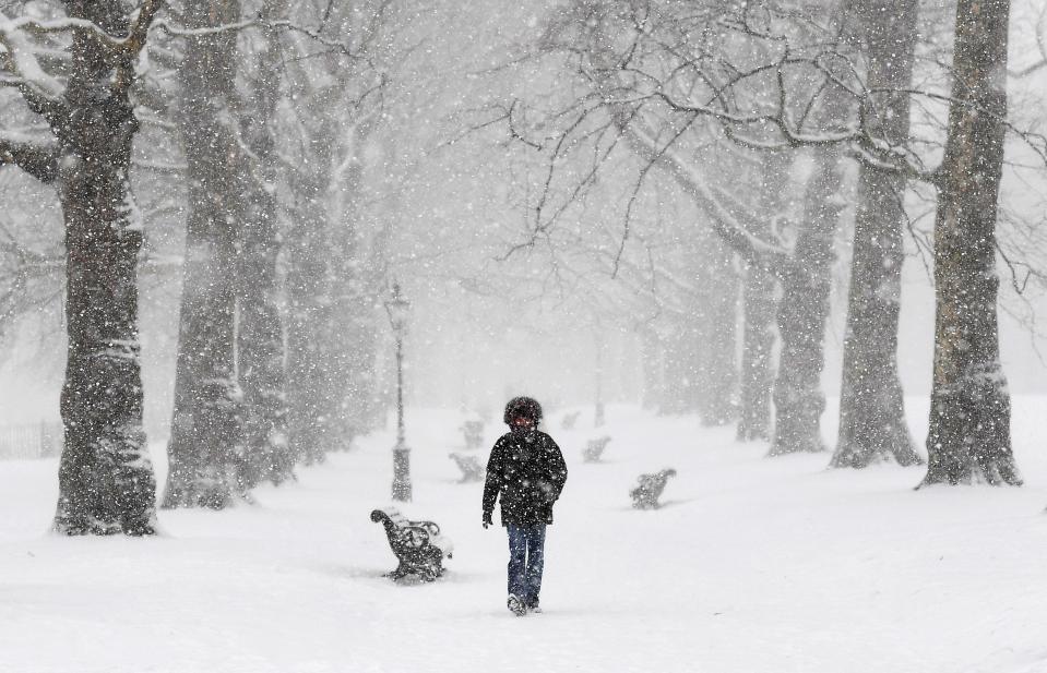  A heavy layer of snow blanketed London last night