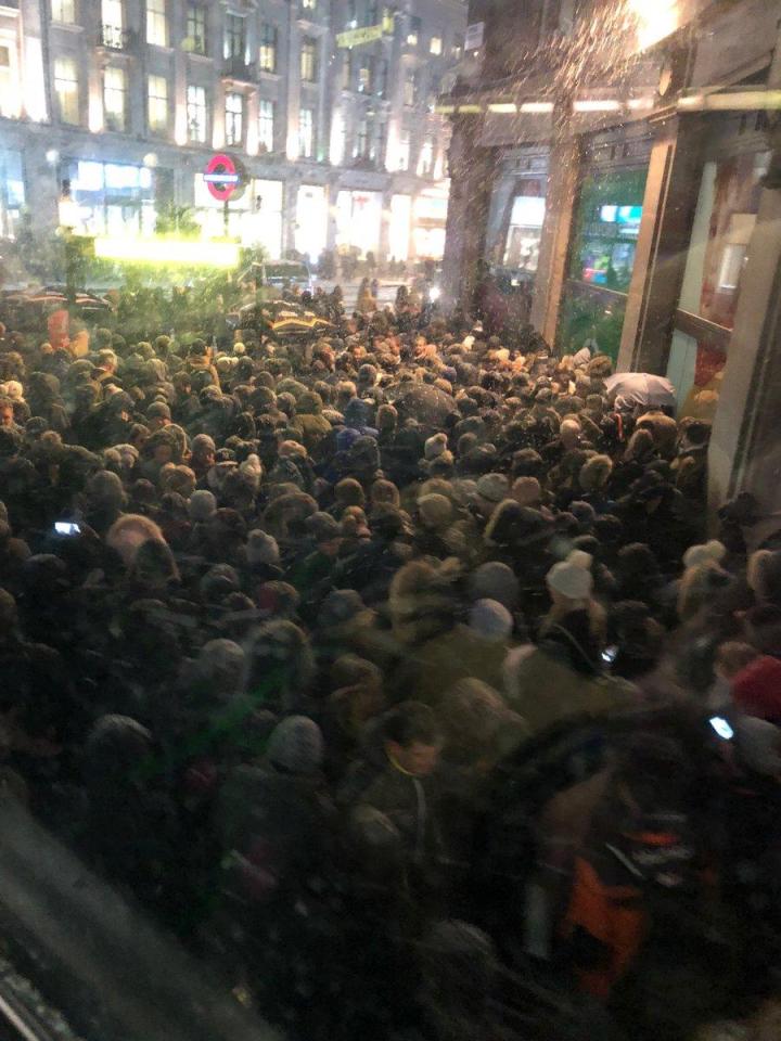  Last night huge crowds tried to get on the tube at Oxford Circus after commuters were warned to get home immediately