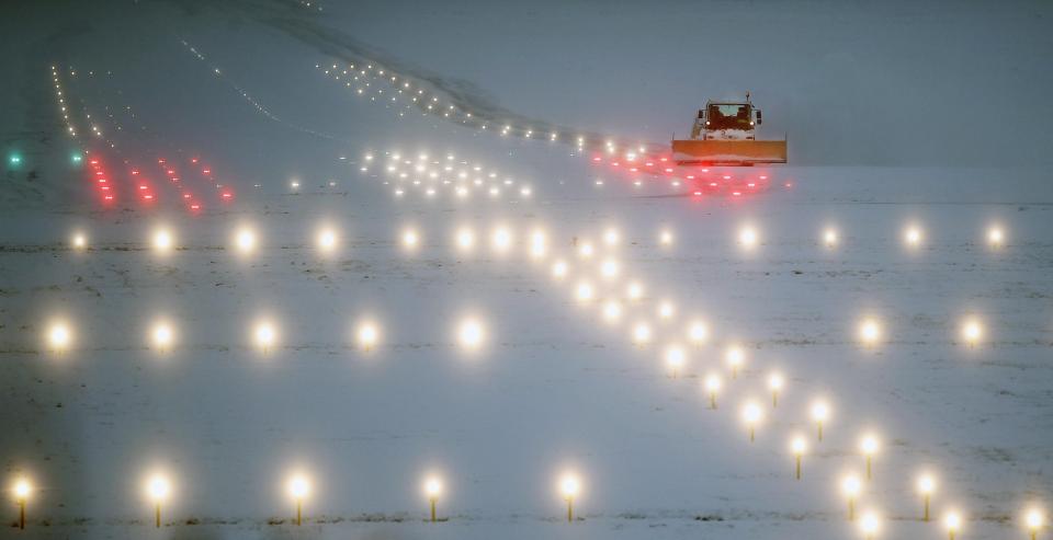  Edinburgh Airport is currently shut as the runway is too snowy for planes to fly