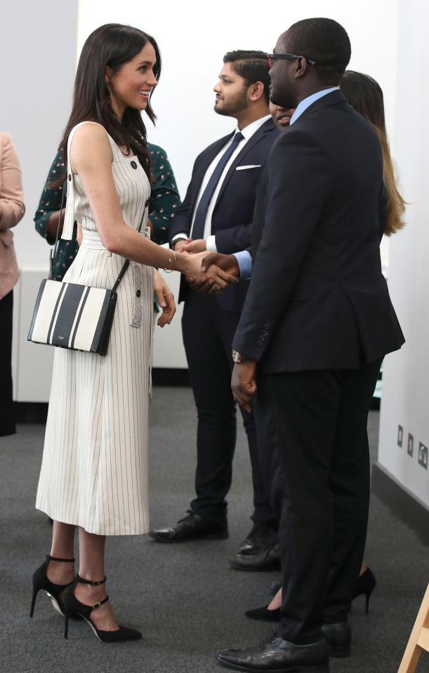  Meghan Markle broke with royal tradition by wearing a crossbody bag