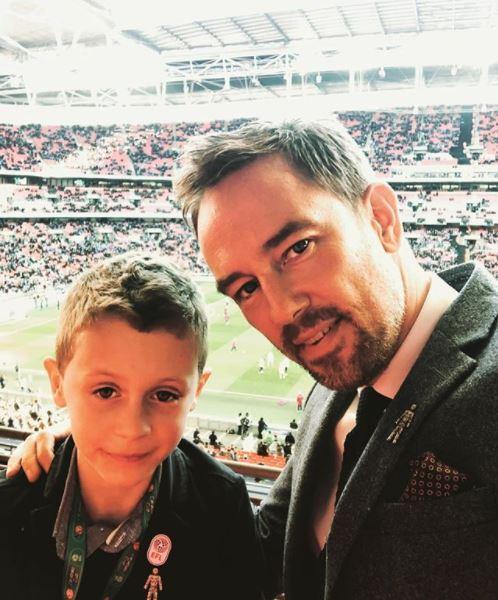  Simon told his son that thousands of people he doesn't know are cheering him on