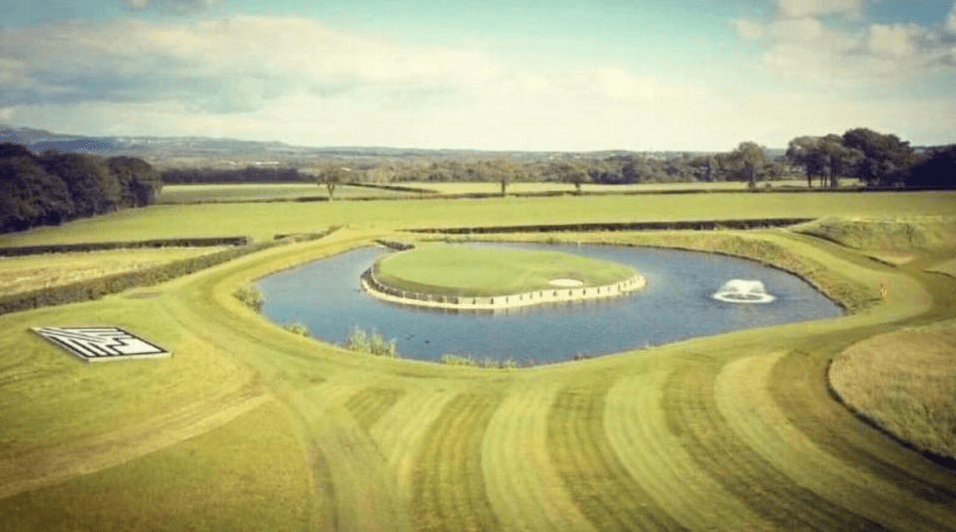  Gareth Bale has this replica of the 17th hole at Sawgrass in his back garden