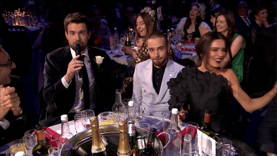  Este from Haim upstaged Liam Payne and Cheryl during tonight's Brit Awards