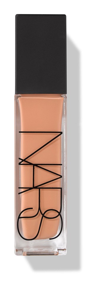 Channel the power of radiance with this lightweight foundation