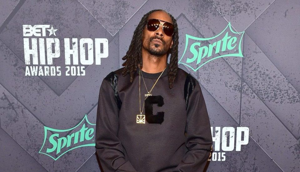  Snoop Dogg livestreams his gaming antics