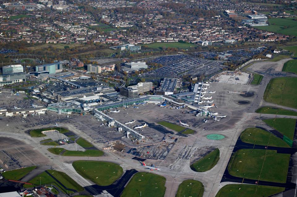  Manchester Airport is bringing in new charges for dropping people off at the airport to ease congestion