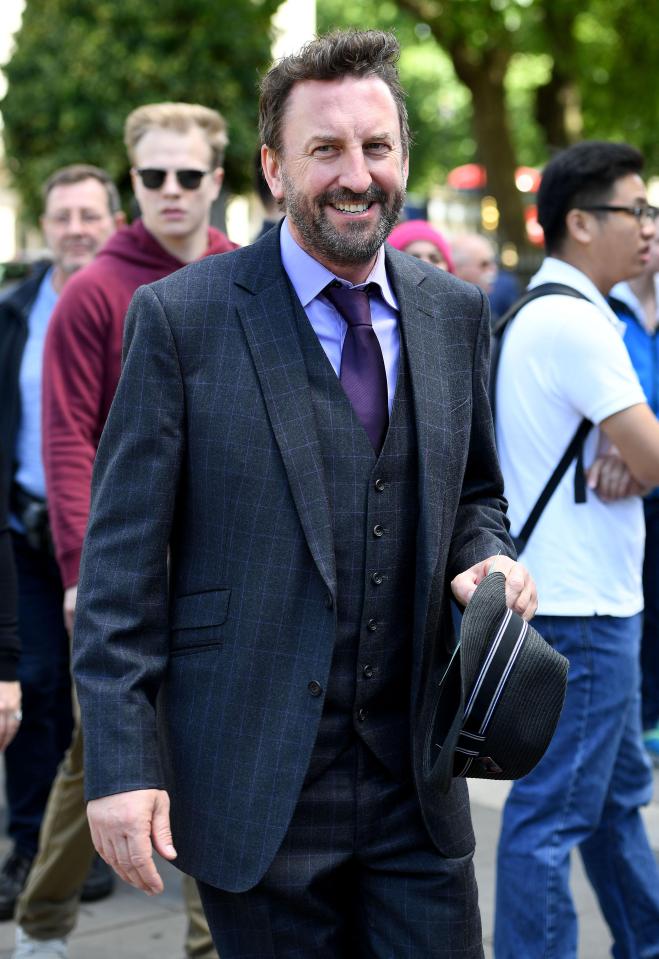  Lee Mack reveals he'll be in the new series of Doctor Who.