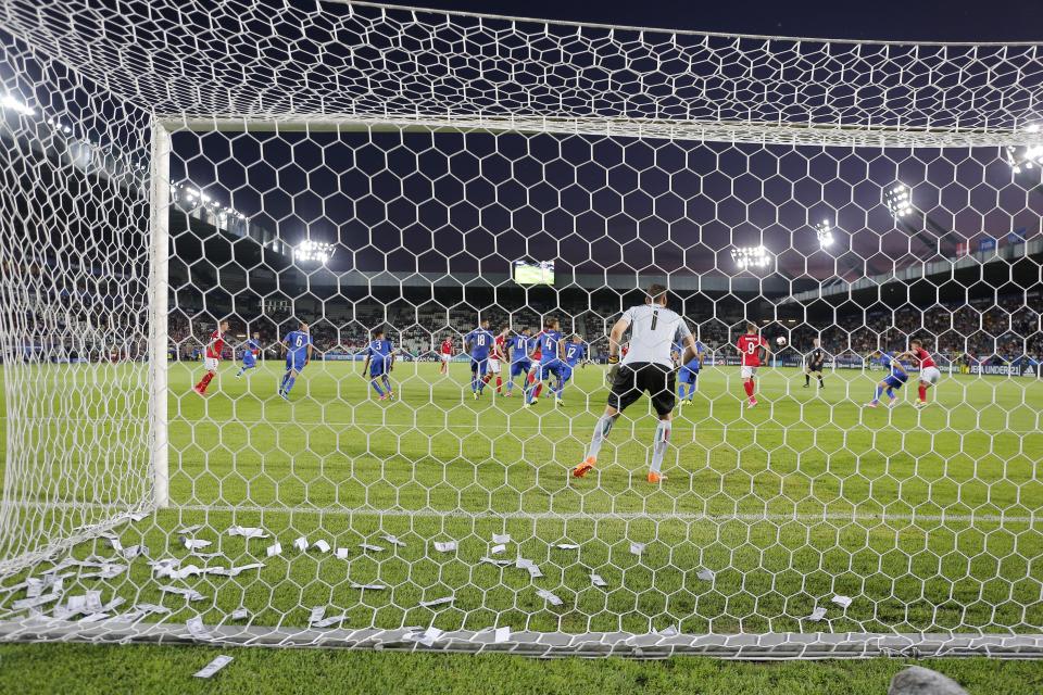 Italian fans thre fake money at Donnarumma at the Euro under-21 Championship