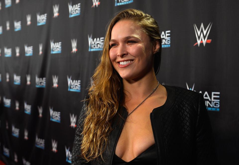  Ronda Rousey plays Pokemon and World of Warcraft