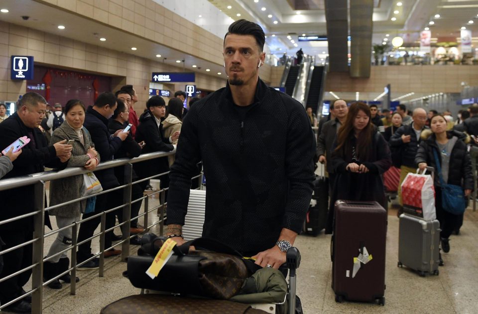  No-one at Shanghai airport paid any attention to the arrival of the latest player in the Chinese Super League