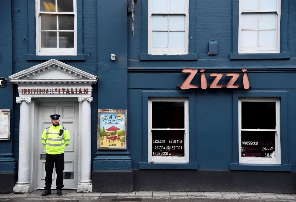  Cops outside Zizzi restaurant in Salisbury today