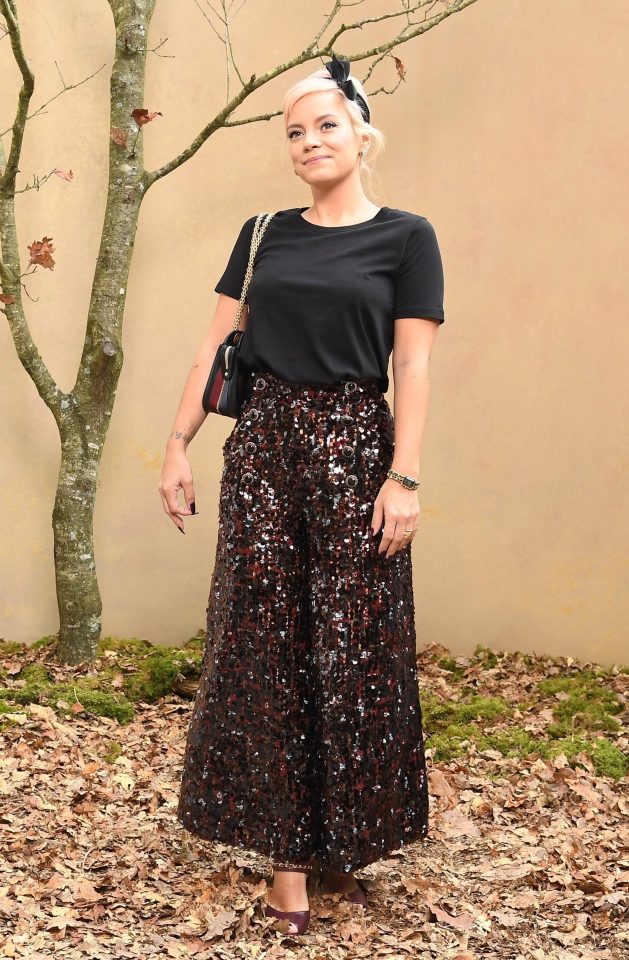  Lily Allen wore a simple black T-shirt, so that her pink hair and sequinned skirt did the talking