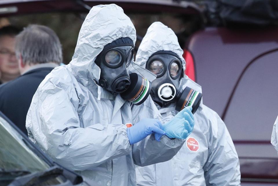  Cops wearing protective suits and gas masks as they carrying on investigating work in Salisbury