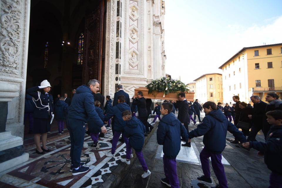 The coffin was taken into the famous Neo-Gothic Basilica that contains the tombs of Michelangelo and Galileo