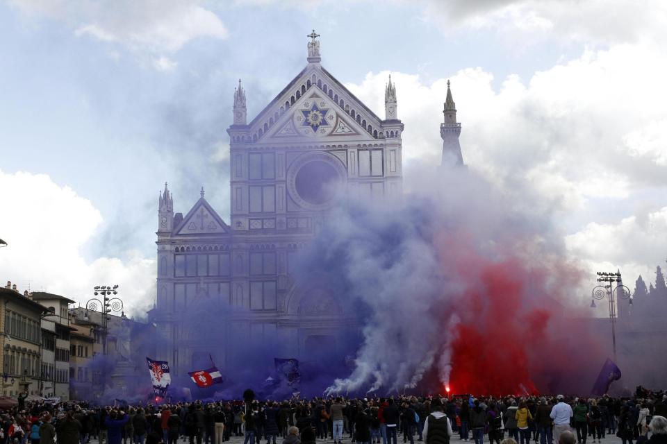 A parade of colours fills the air around the Basilica di Santa Croce to pay tribute to the Fiorentina captain