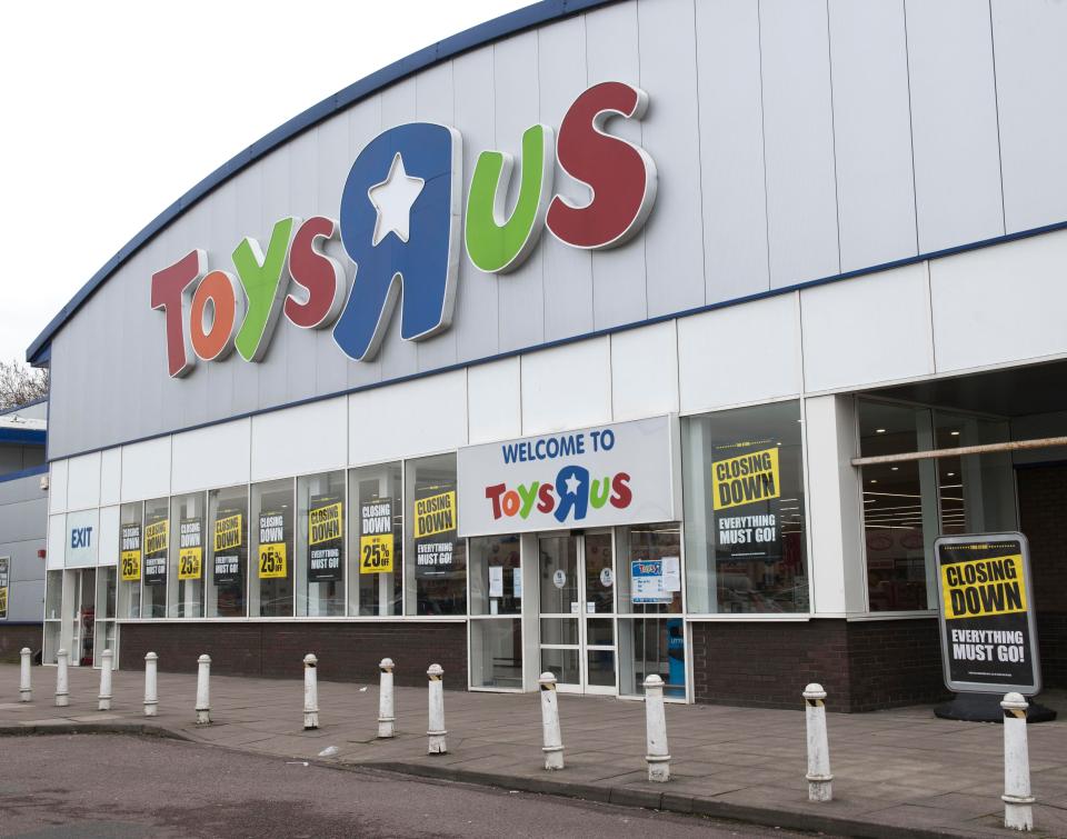  The toy store giant will close all 100 stores after it failed to find a buyer