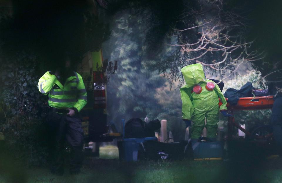  Chemical warfare specialists put on protective suits near the grave of Luidmila Skripal, wife of former Russian intelligence agent Sergei Skripal