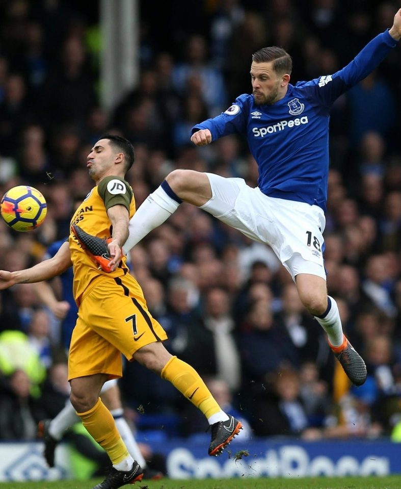  Sigurdsson damaged knee ligaments but could well be back before the end of the season